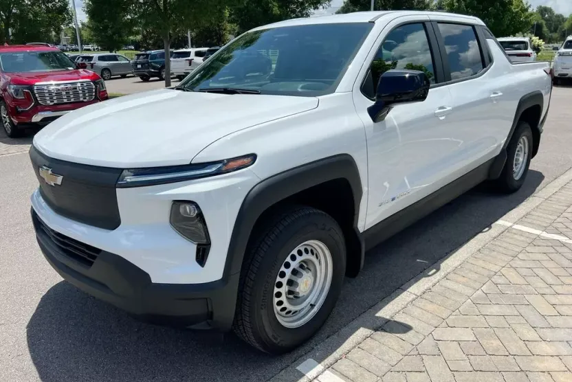 2025 Chevrolet Silverado EV Work Truck photo 1