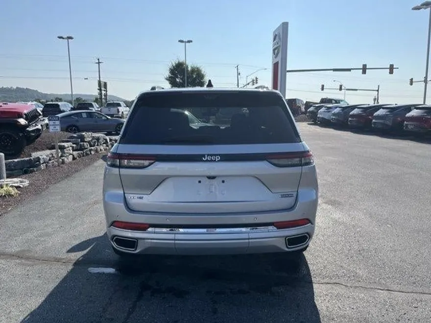 2024 Jeep Cherokee Overland 4xe photo 1