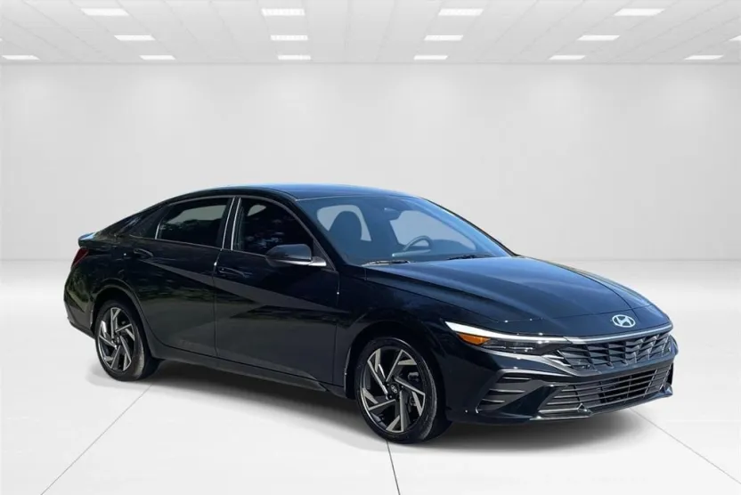 2025 Hyundai Elantra SEL Sport photo 1