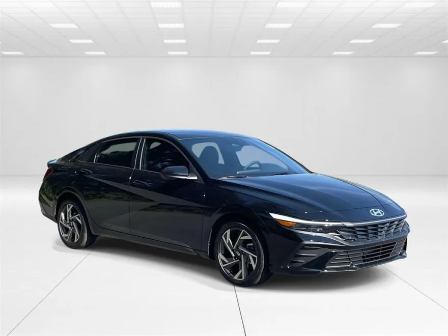 2025 Hyundai Elantra SEL Sport photo 1