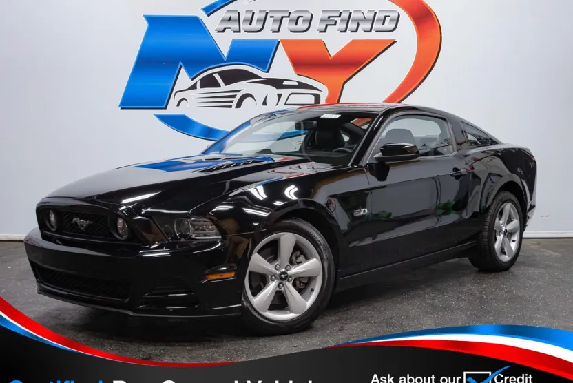2013 Ford Mustang Premium photo 1