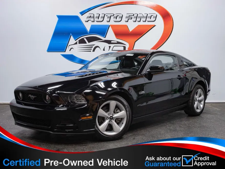 2013 Ford Mustang Premium photo 1