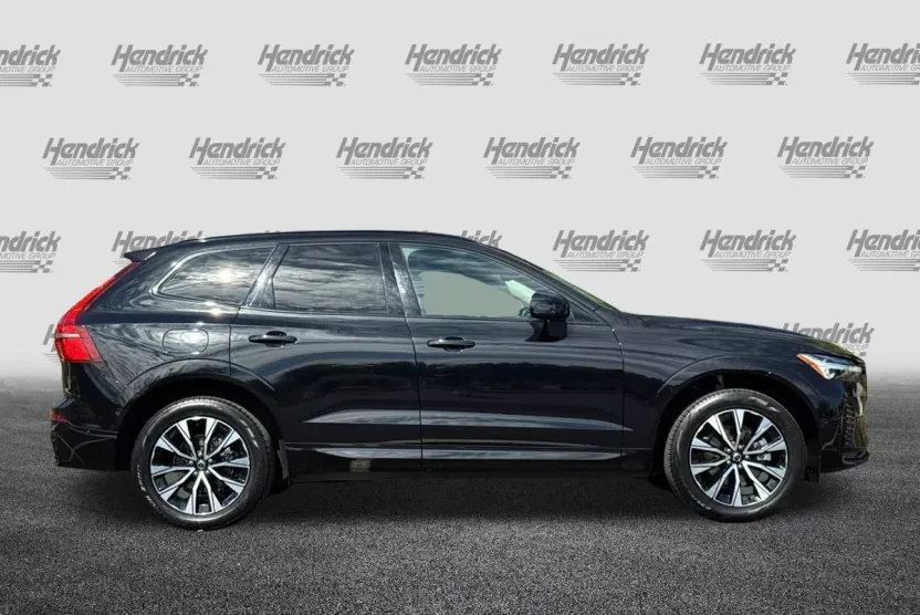 2025 Volvo XC60 Plus photo 1