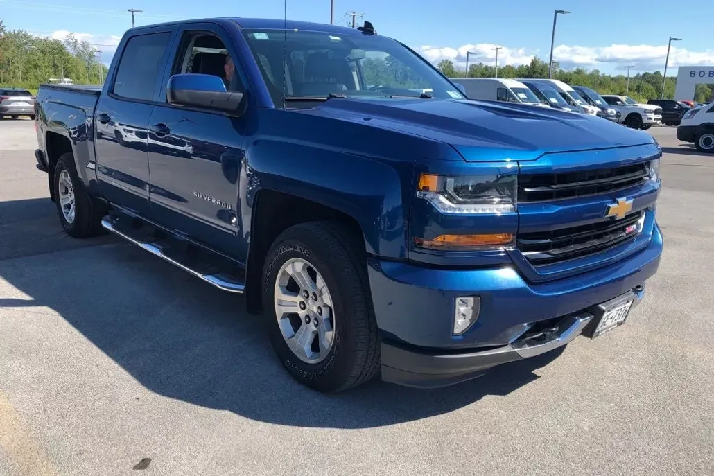 2018 Chevrolet Silverado 1500 LT photo 1