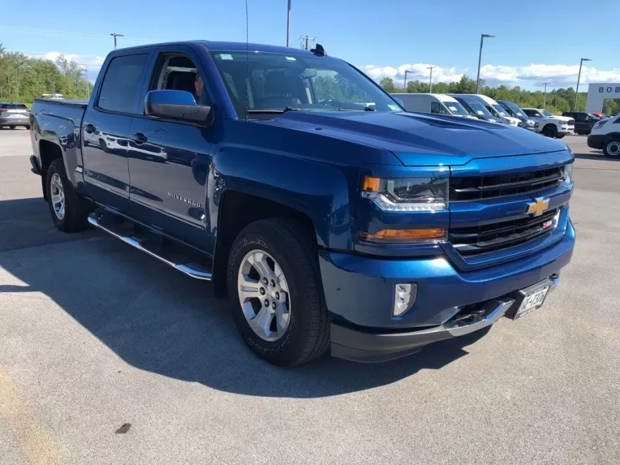 2018 Chevrolet Silverado 1500 LT photo 1