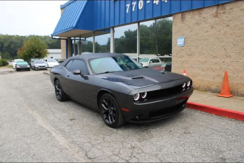 2019 Dodge Challenger SXT photo 1