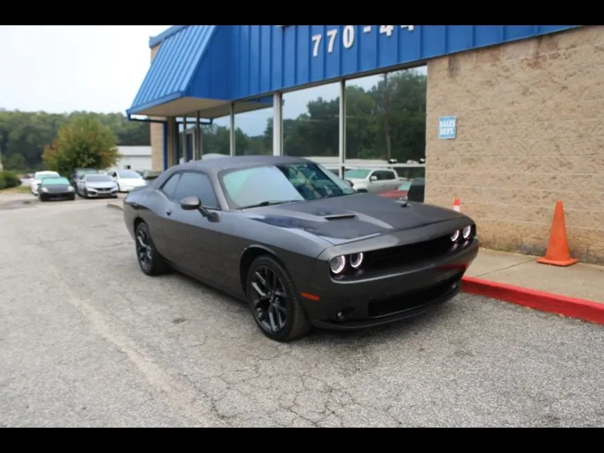 2019 Dodge Challenger SXT photo 1