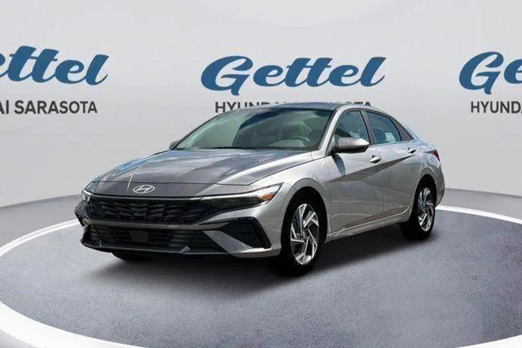 2025 Hyundai Elantra SEL Convenience photo 1