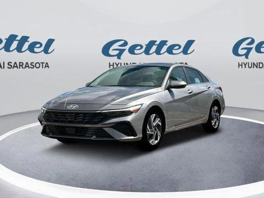 2025 Hyundai Elantra SEL Convenience photo 1