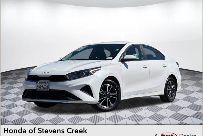 2024 Kia Forte LXS photo 1
