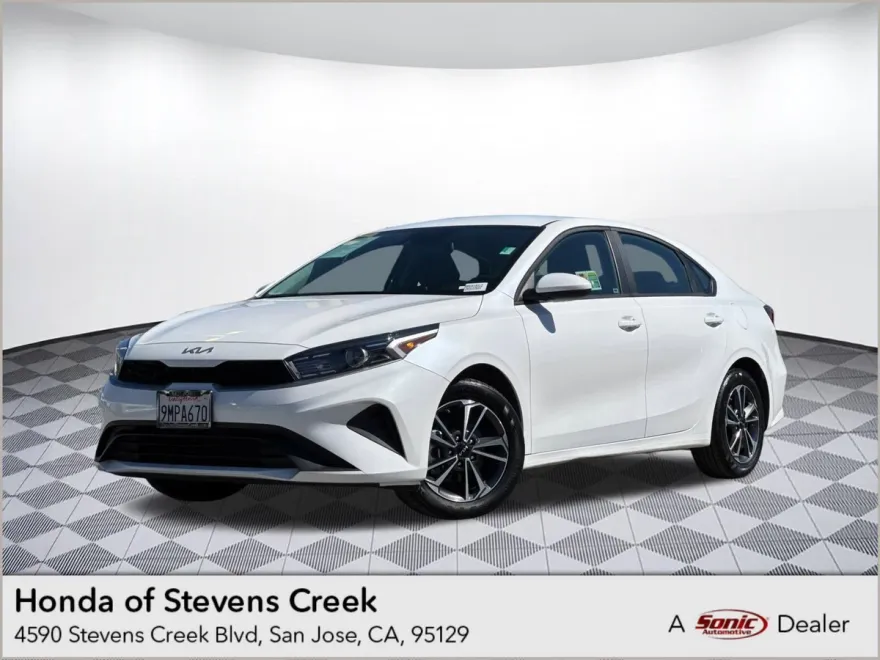 2024 Kia Forte LXS photo 1