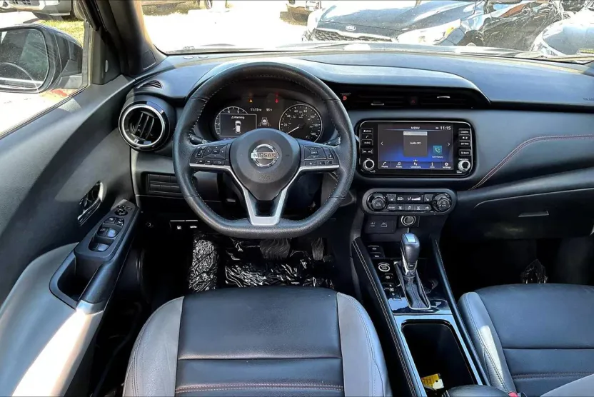 2021 Nissan Kicks SR photo 1