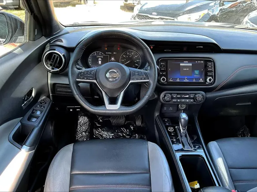 2021 Nissan Kicks SR photo 1