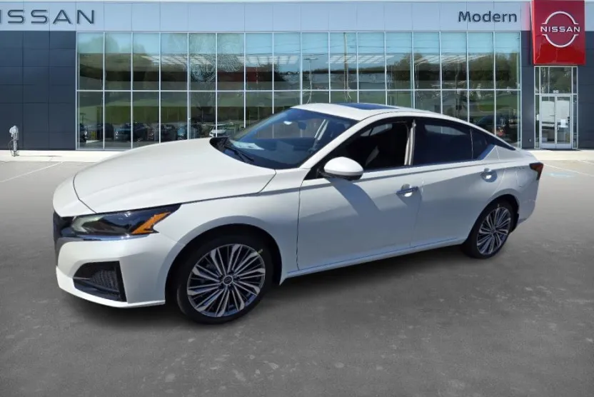 2025 Nissan Altima SL photo 1
