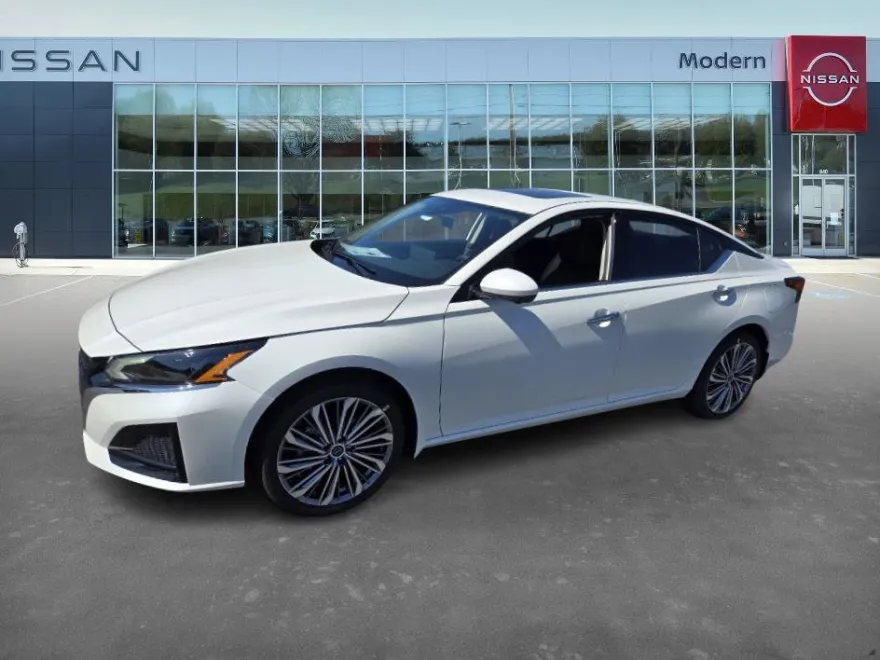 2025 Nissan Altima SL photo 1