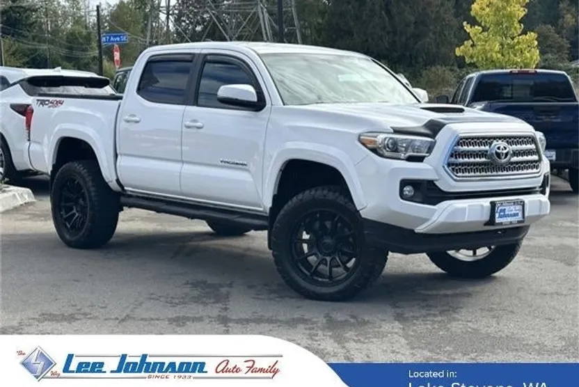 2017 Toyota Tacoma TRD Sport Double Cab V6 4x4 photo 1