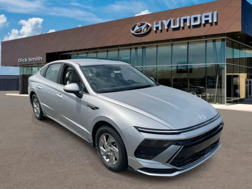 2025 Hyundai Sonata SE photo 1