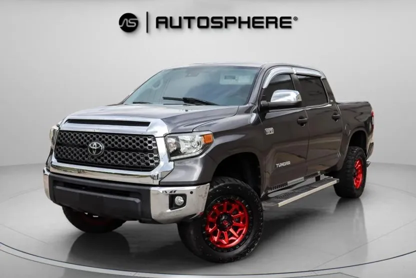 2017 Chevrolet Silverado 1500 LT photo 1