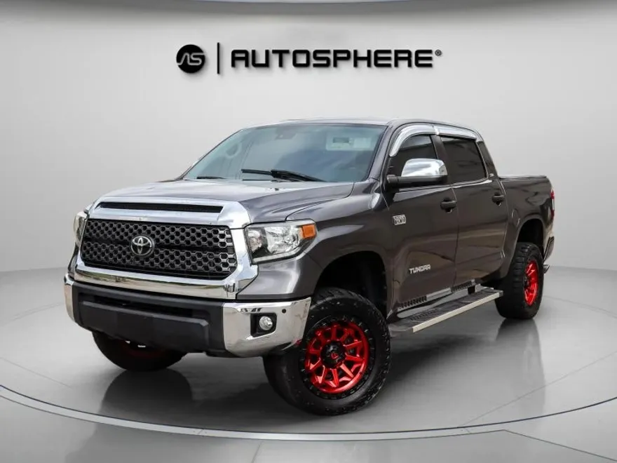 2017 Chevrolet Silverado 1500 LT photo 1