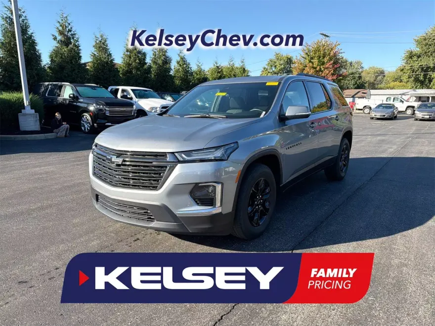 2023 Chevrolet Traverse Cloth photo 1