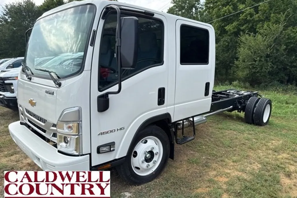 2026 Chevrolet Silverado 4500HD photo 1