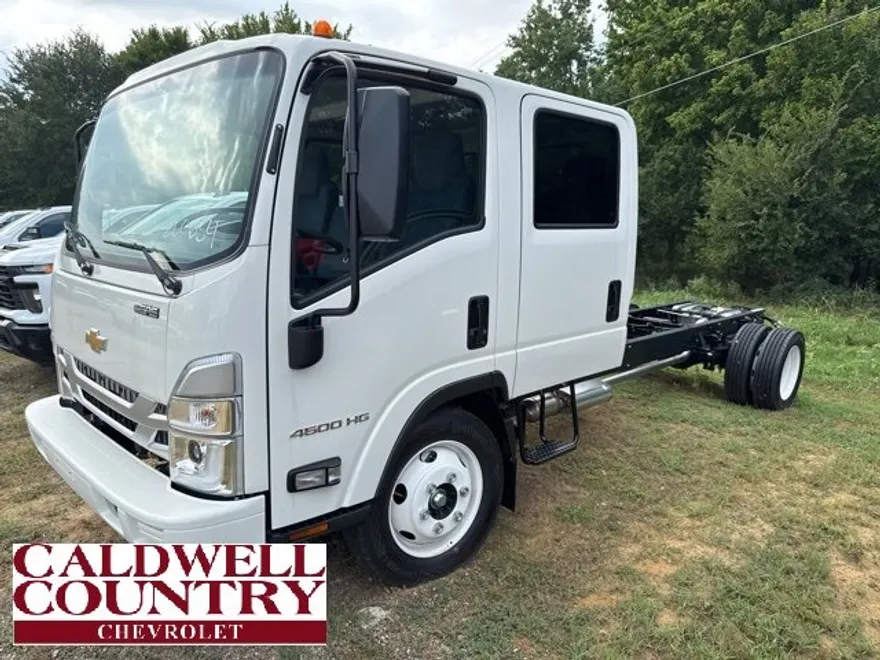 2026 Chevrolet Silverado 4500HD photo 1
