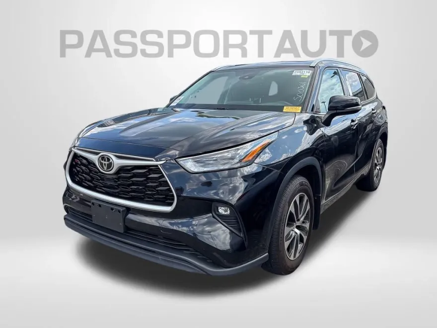 2022 Toyota Highlander XLE photo 1
