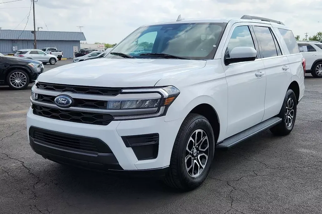2022 Ford Expedition XLT photo 1
