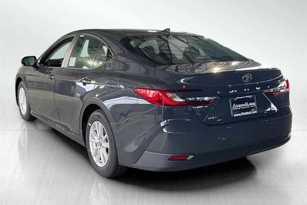 2026 Toyota Camry LE photo 1