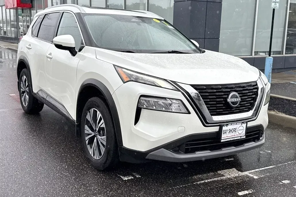 2022 Nissan Rogue SV photo 1