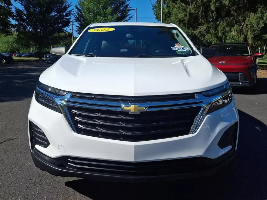 2022 Chevrolet Equinox LS photo 1