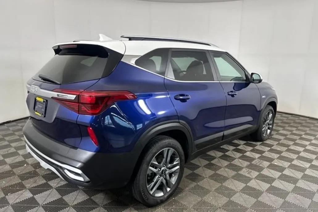 2023 Kia Seltos S photo 1