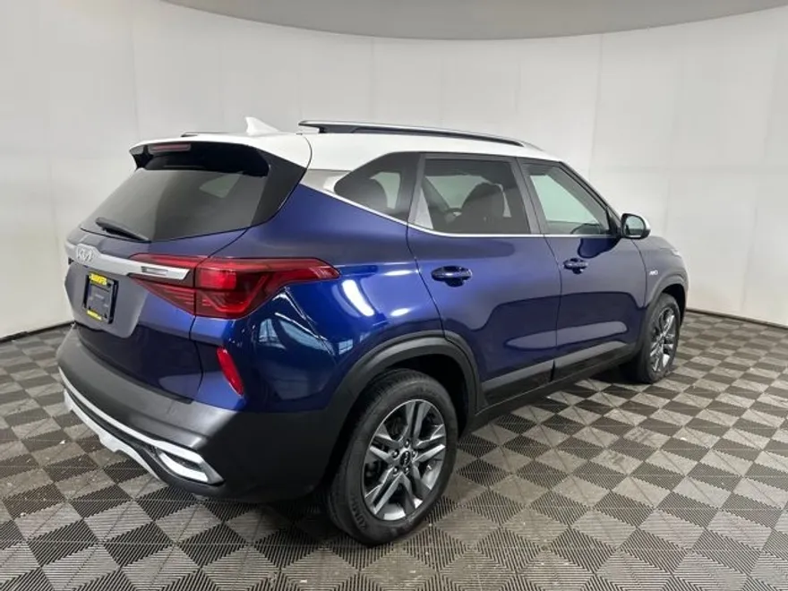 2023 Kia Seltos S photo 1
