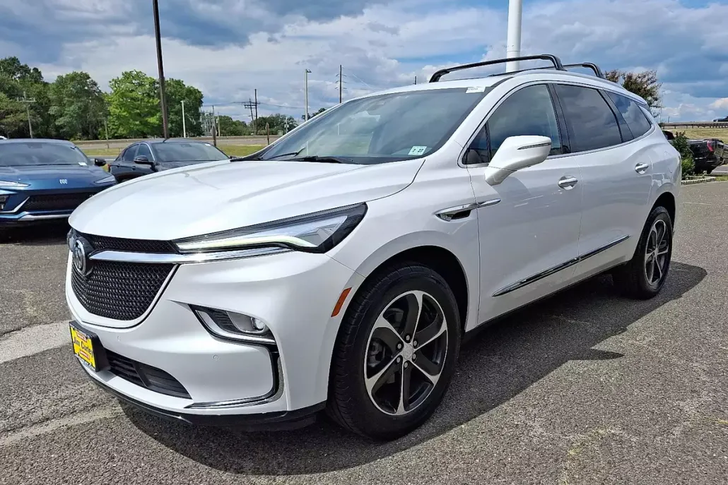 2022 Buick Enclave Essence photo 1