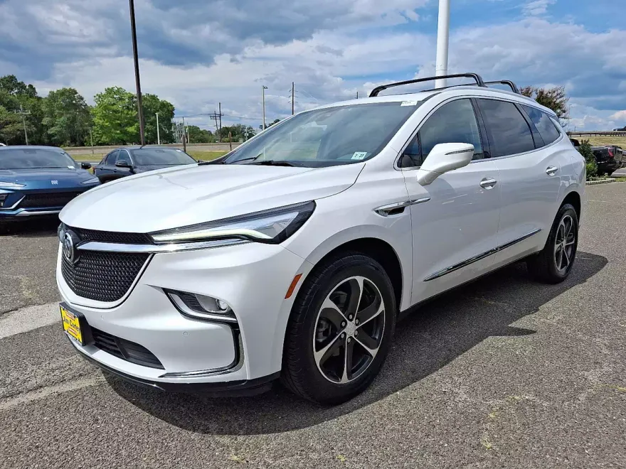 2022 Buick Enclave Essence photo 1