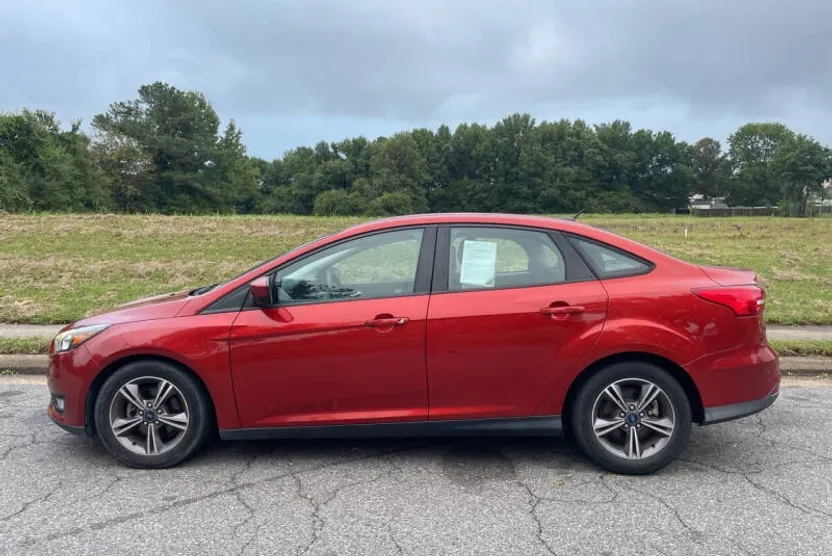 2018 Ford Focus SE photo 1