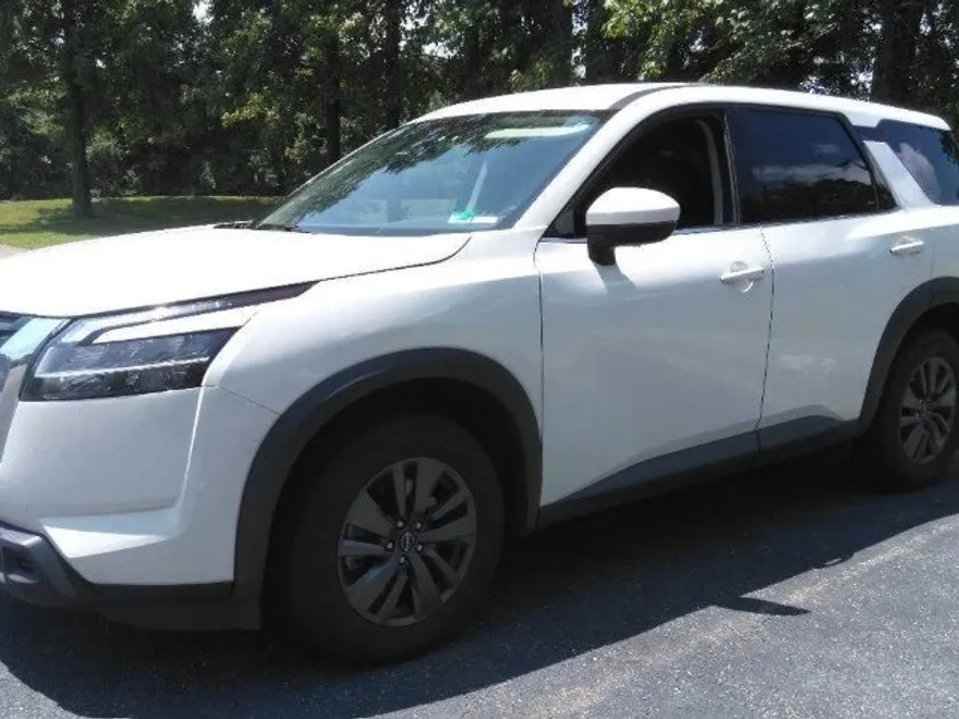 2022 Nissan Pathfinder S photo 1