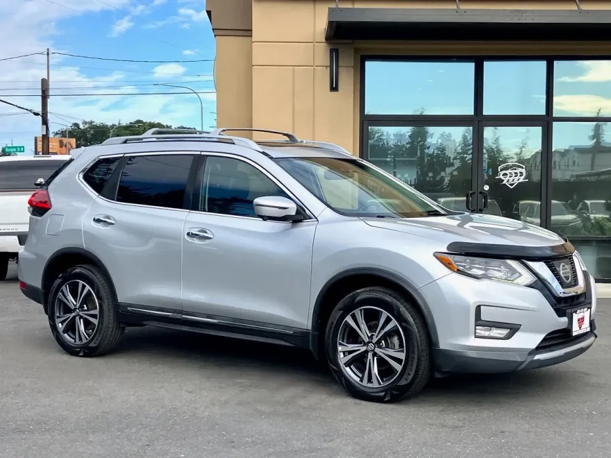 2017 Nissan Rogue SL photo 1