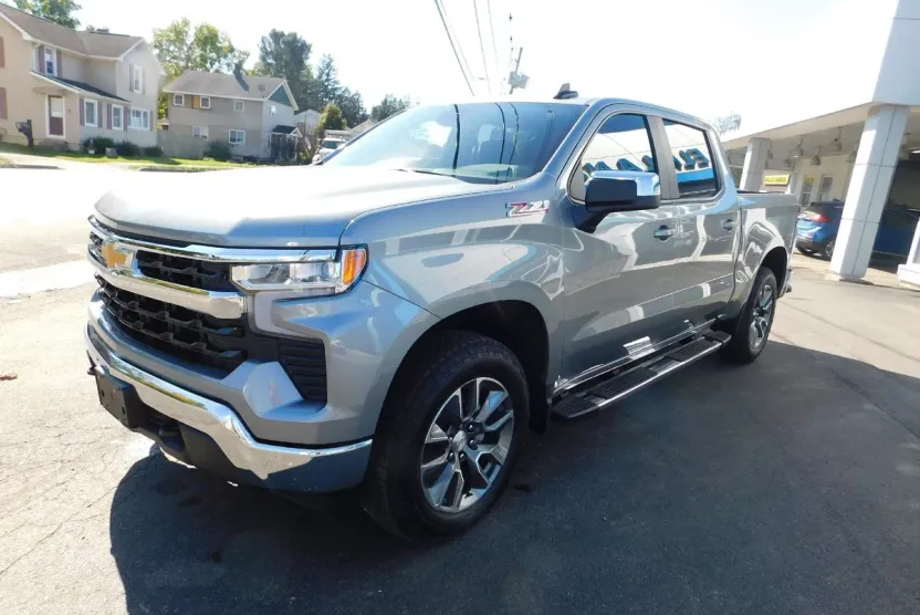 2026 Chevrolet Silverado 1500 LT photo 1
