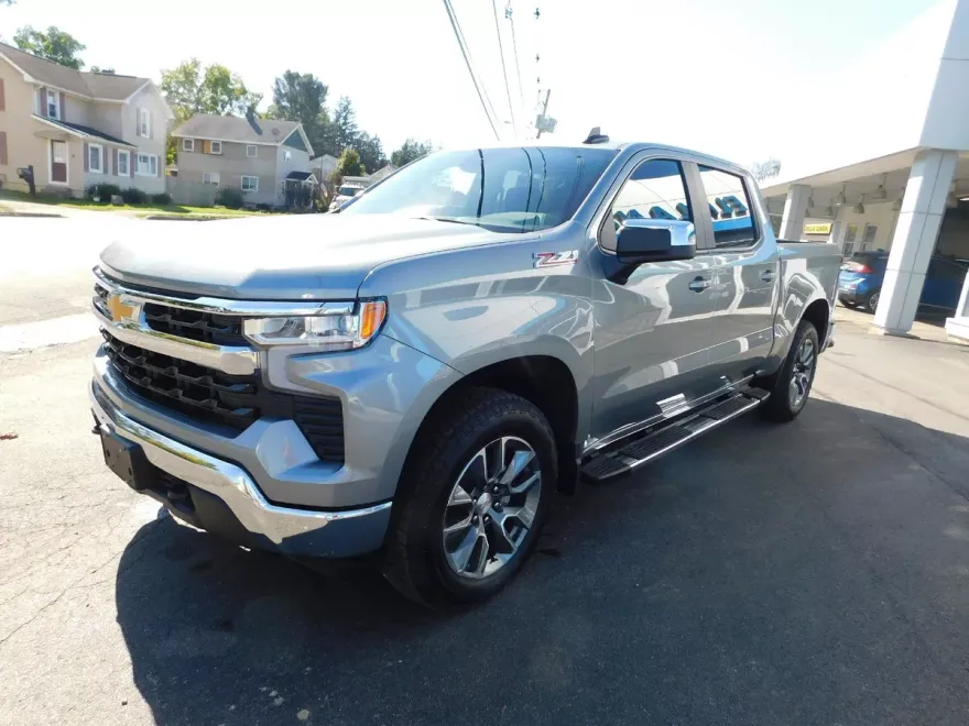 2026 Chevrolet Silverado 1500 LT photo 1