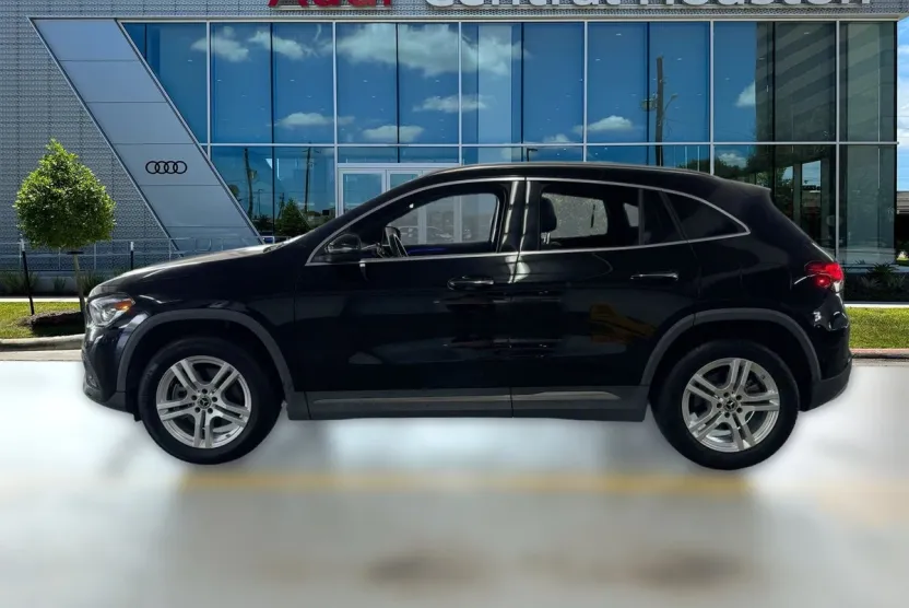 2023 Mercedes Benz GLA 250 photo 1