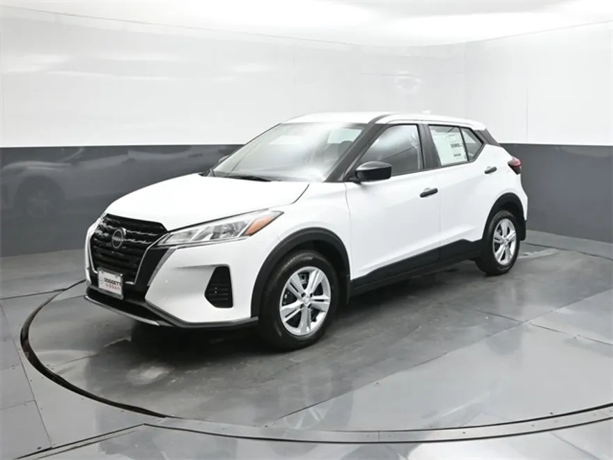 2025 Nissan Kicks Play S photo 1