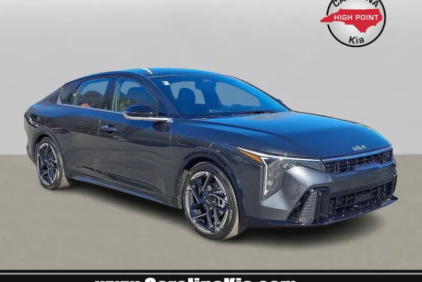 2025 Kia K4 GT-Line photo 1