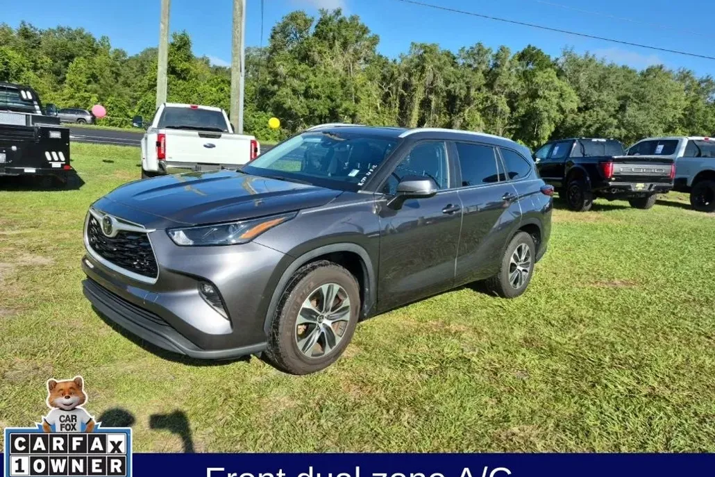 2023 Toyota Highlander XLE photo 1