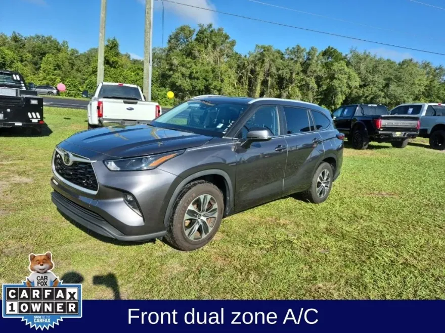 2023 Toyota Highlander XLE photo 1