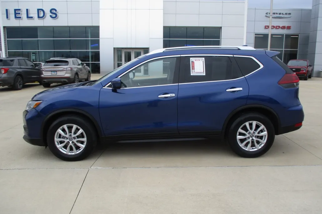 2020 Nissan Rogue SV photo 1