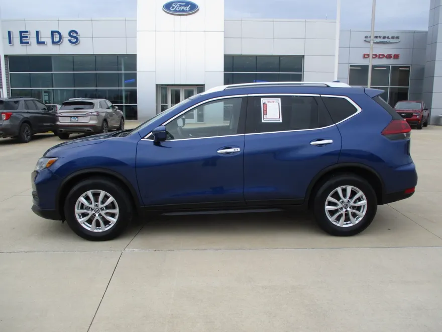 2020 Nissan Rogue SV photo 1