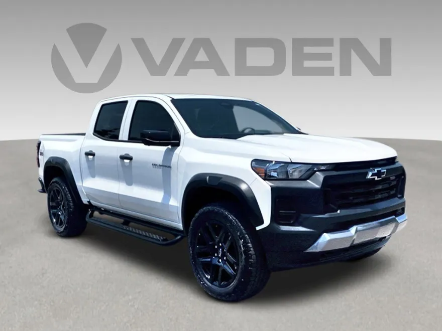 2024 Chevrolet Colorado Trail Boss photo 1