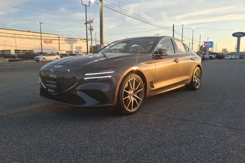 2022 Genesis G70 2.0T photo 1