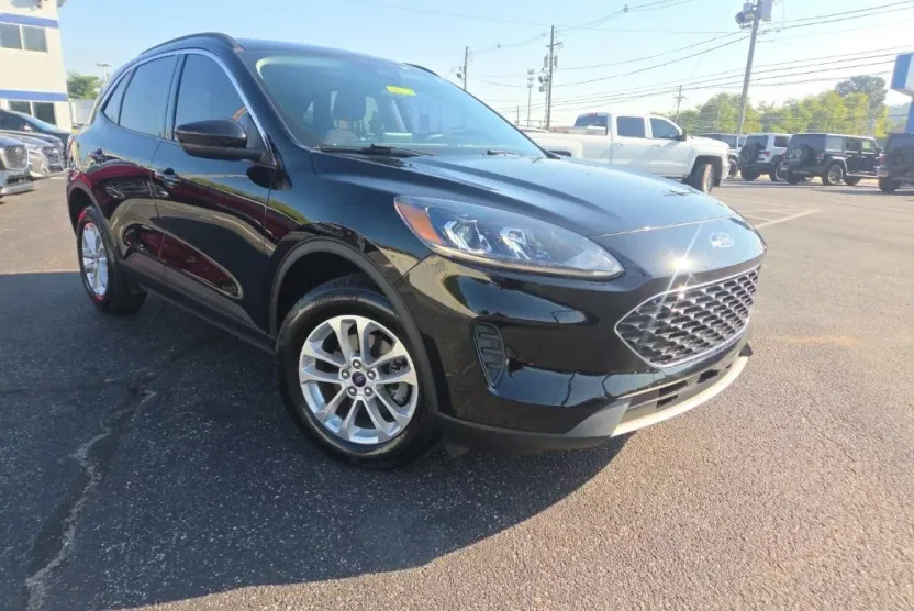 2021 Ford Escape SE photo 1